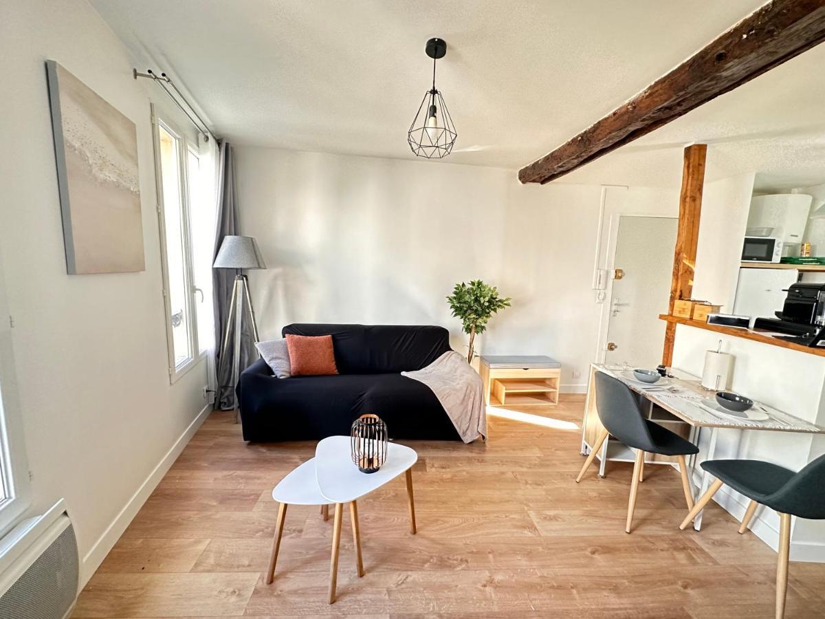 Home Up Pontoise Buitenkant foto